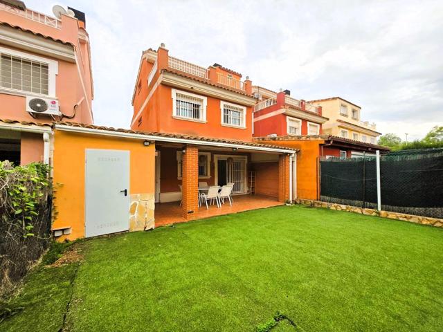 VIVIENDA ADOSADA CON JARDÍN Y PISCINA COMUNITARIA EN MONCADA photo 0