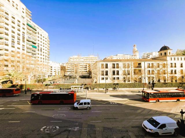 OPORTUNIDAD: APARTAMENTO MUY CENTRICO EN LA CIUDAD DE VALENCIA... photo 0