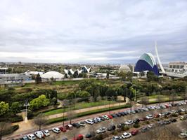 FANTÁSTICA PROPIEDAD FRENTE A LA CIUDAD DE LAS ARTES Y LAS CIENCIAS photo 0