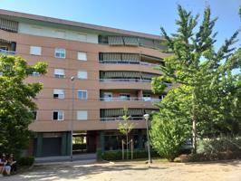 Excelente piso sin muebles, junto al Hospital de La Inmaculada. Con calefacción, aire acondicionado, piscina, garaje y t photo 0