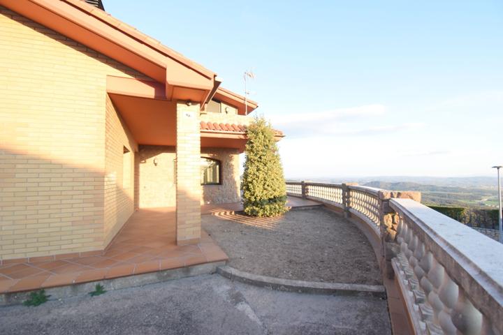 Villa En venta en Berga photo 0