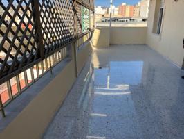 En alquiler ático sin amueblar en el centro de Almería photo 0
