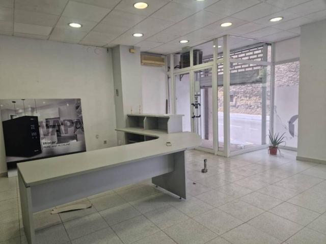 LOCAL COMERCIAL EN VENTA DE 135 M2  CON AMPLIO ESCAPÀRATE DE EN VIA SANT IGNASI-MANRESA- photo 0