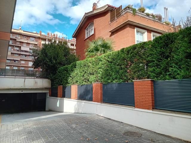 ¡Parking doble en Alquiler en la Calle Abat Oliva Manresa! photo 0