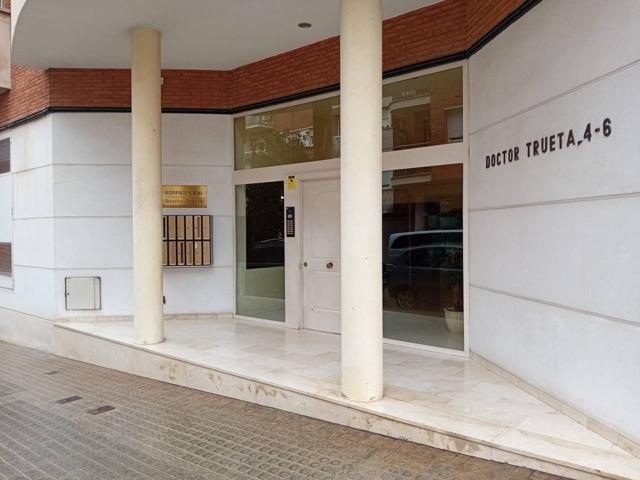 Alquiler de plaza de parking grande Calle Doctor Trueta zona Bases en Manresa photo 0