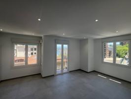 Vivienda de 4 dormitorios con reforma integral y vistas a la bahía.!! photo 0