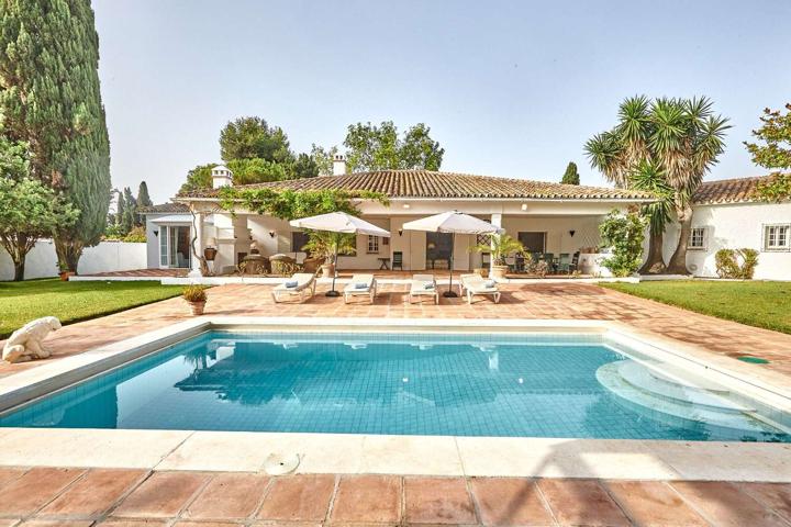 Villa En venta en Estepona photo 0