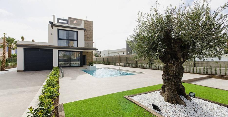 Casa En venta en Campoamor, Orihuela Costa photo 0