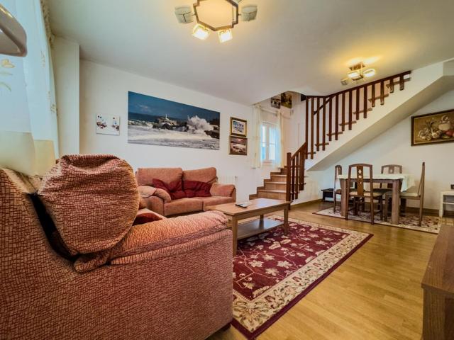 Chalet Adosado en Renedo - ¡Tu hogar ideal a un paso de la ciudad! photo 0
