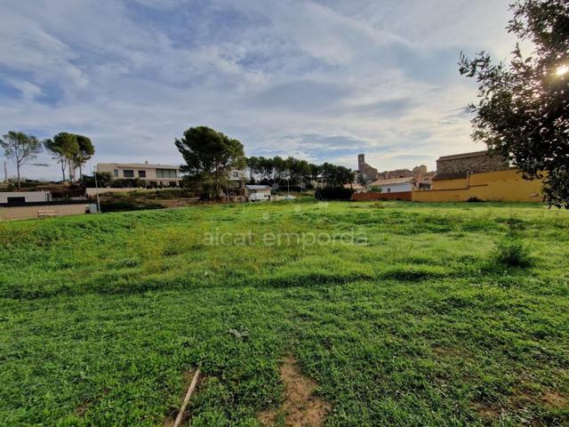 Terreno Urbanizable En venta en Pirineo De Girona, Garriguella photo 0