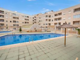 Apartamento con piscina y dos dormitorios en Torrevieja photo 0