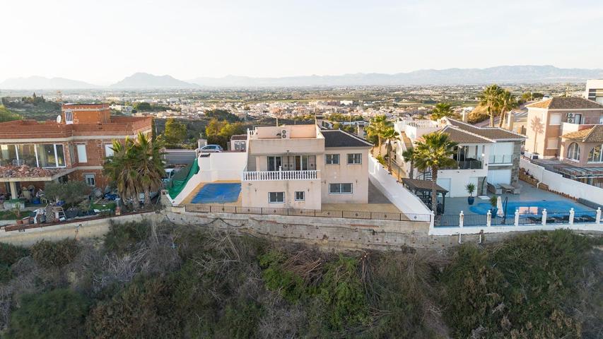 Gran Villa con encanto, vistas únicas y un gran potencial photo 0