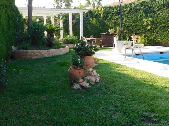 VENTA - VILLA DE LUJO - TORREVIEJA - 6 DORMITORIOS - 5 BAÑOS - 328 M2 - PARCELA 1066 M2 - PISCINA - GARAJE photo 0