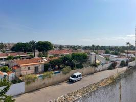 Bungalow con Potencial de Inversión a 900 m del Mar photo 0