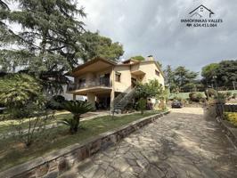 ESPECTACULAR CASA DE 272M2 CON PISCINA Y EQUIPAMIENTOS DEPORTIVOS Y BOSQUE PROPIO EN LLIÇA D'AMUNT photo 0