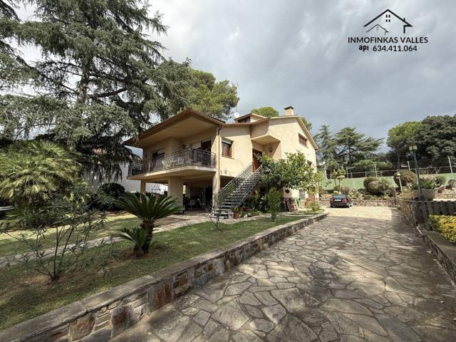 ESPECTACULAR CASA DE 272M2 CON PISCINA Y EQUIPAMIENTOS DEPORTIVOS Y BOSQUE PROPIO EN LLIÇA D'AMUNT photo 0