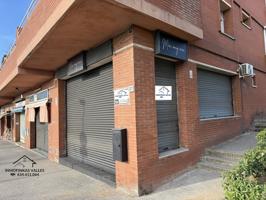 LOCAL COMERCIAL ESQUINERO CON MUCHA LUZ IDEAL PARA OFICINA EN EL CENTRO DE LLIÇA DE VALL photo 0