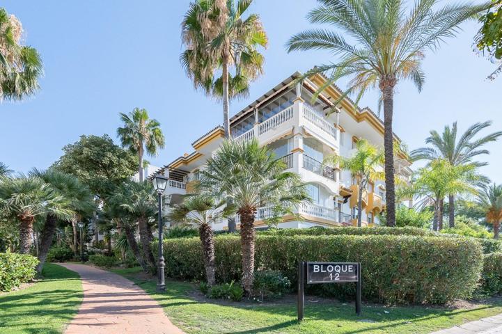 Apartamento en venta en Avenida Príncipe Salman, La Dama de Noche - La Alzambra, Marbella photo 0