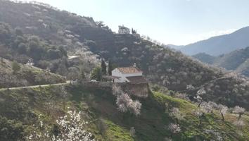 VIVIR EN LA MONTAÑA, CERCA DE LA CIUDAD. photo 0