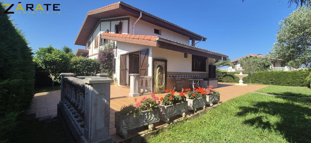 SE VENDE ESPECTACULAR CHALET A UN PASITO DE LAREDO photo 0