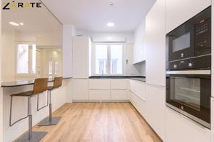 SE ALQUILA PISO SEÑORIAL EN CASCO VIEJO photo 0