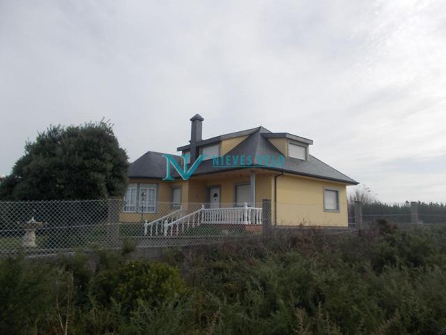 BEO, MALPICA DE BERGANTIÑOS: Casa en primera linea de mar,con vistas, piscina y pista deportiva. La vivienda está distribuida en tres plan photo 0