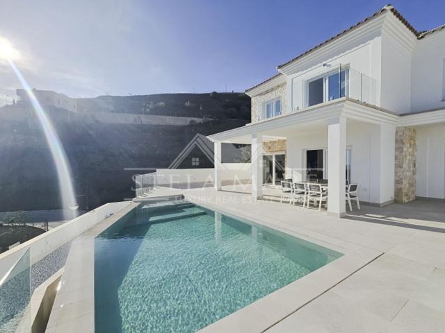 Villa En venta en Torrox photo 0
