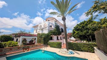 Villa En venta en Maó photo 0