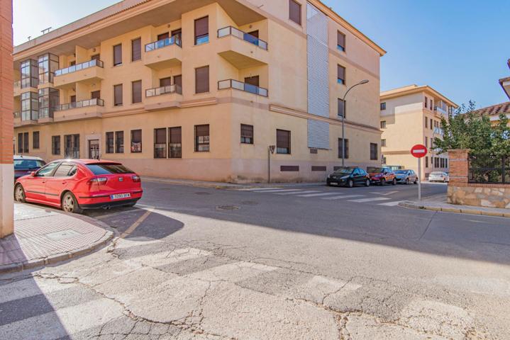 Amplio y luminoso piso en Guadix con 2 habitaciones, 2 terrazas, plaza de garaje y trastero photo 0