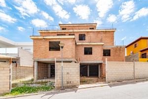 SOLAR CON ESTRUCTURA EN GOJAR photo 0