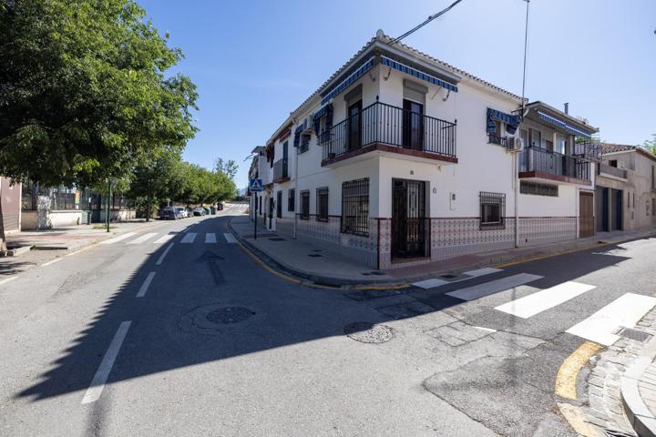 Casa en esquina en Bobadilla photo 0