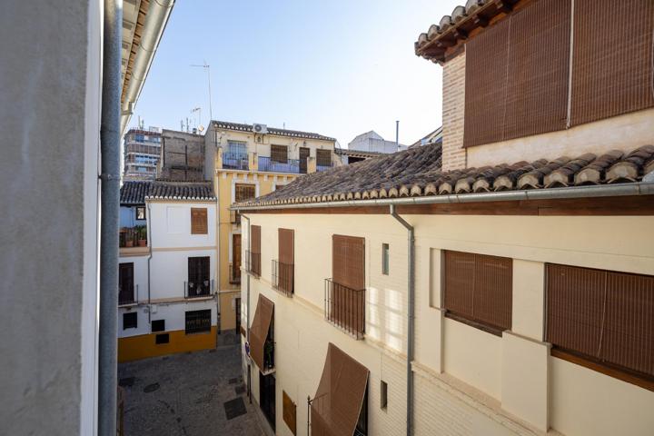Impresionante piso en dos alturas en el corazón de Granada photo 0