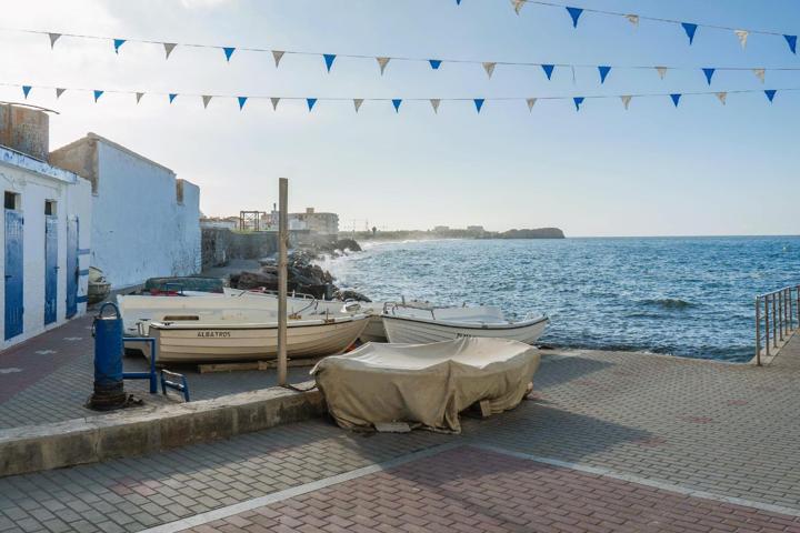 Magnífica casa con 3 apartamentos con licencia de alquiler turístico en La Caleta a 80 m de la playa. Salobreña photo 0