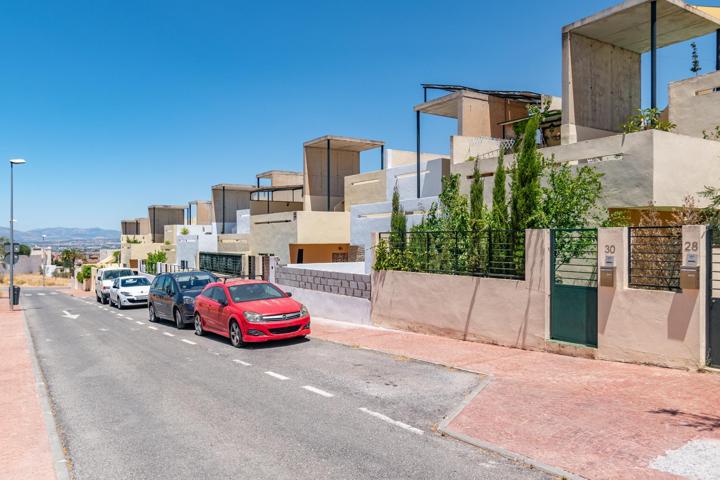 ¡CASA ADOSADA JUNTO AL CAMPO DE GOLF DE LAS GABIAS! photo 0
