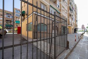 Local comercial en zona PTS - Campo de Futbol, muy buen ubicación. photo 0