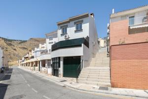 Preciosa casa reformada de 3 dormitorios con patios y terraza en Cenes de la Vega photo 0