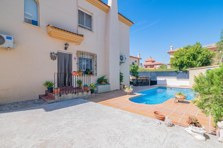 CHALET PAREADO CON PARCELA Y PISCINA PROPIA photo 0