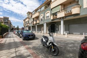 Oportunidad en Atarfe, local de origen de 222m2 photo 0