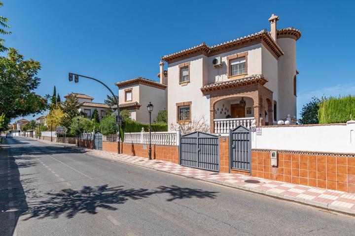 Impresionante Chalet en La Zubia con Piscina y Espacios Amplios photo 0