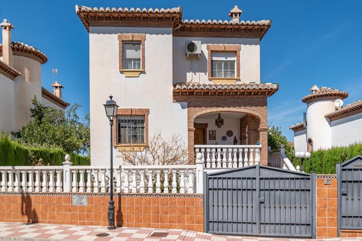 Impresionante Chalet en La Zubia con Piscina y Espacios Amplios photo 0