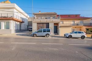 Se vende amplia casa de dos plantas en Purullena photo 0