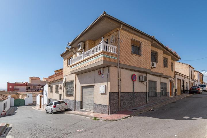 🏡 Gran Casa en Esquina en Atarfe – 4 Dormitorios, Piscina, Garaje y Espacio Comercial photo 0