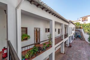 Amplio apartamento situado en Albaicín Alto en casa corrala con vistas a la Alhambra photo 0