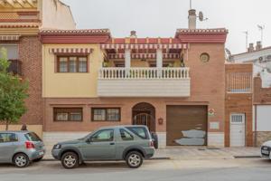 Se vende esta increíble casa  en unas de las zonas mas cotizadas de maracena photo 0