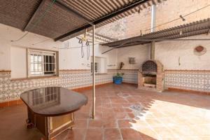 Oportunidad en Armilla: amplia casa de 250 m² para reformar a su gusto!!! photo 0