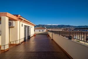 Estupendo Ático en Armilla con Amplia Terraza y Vistas a Sierra Nevada ... photo 0