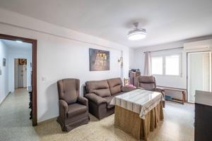 Piso en Vergeles, junto parada de metro!!!. photo 0