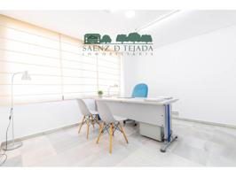 Disponible oficina de 50 m2 situada en zona Santa Justa - Centro photo 0