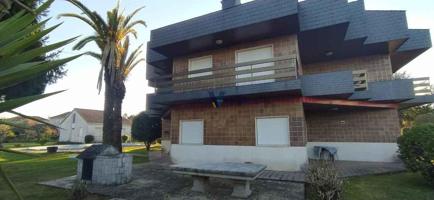 Casa En venta en San Cibrao das Viñas photo 0