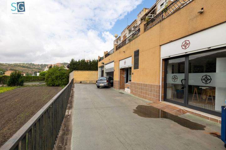 Local de 181m2 (realmente son dos locales de 97m2 y 84m2) junto a la avenida principal de Cenes de l photo 0